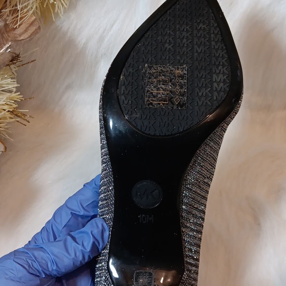 Michael Kors Shimmering Silver/Black Size 10 M aprox : 4" Heels. - Picture 10 of 11